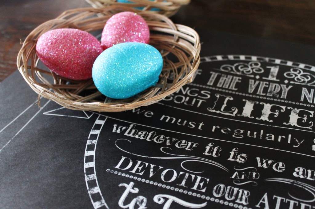 placemat with glitter eggs
