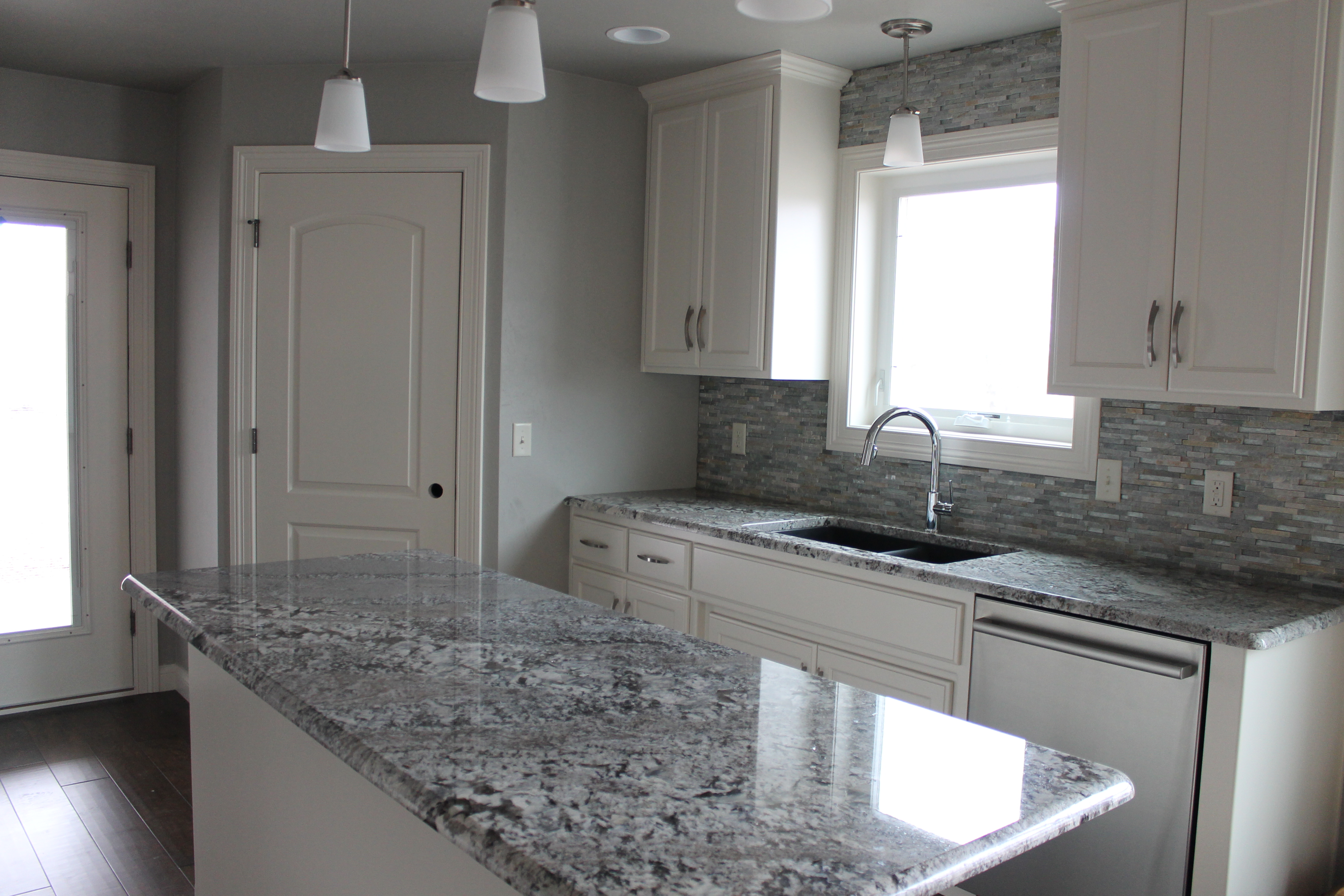 White Countertops With Dark Cabinets Fedoraquick Com