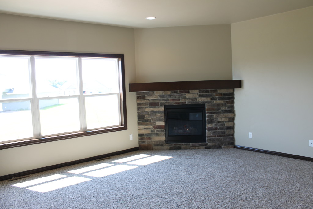 5319 corner fireplace with stone mantle ht