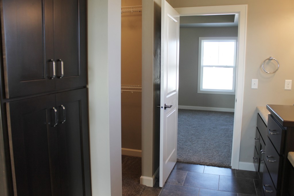 5332 arch detail over toilet in master bath