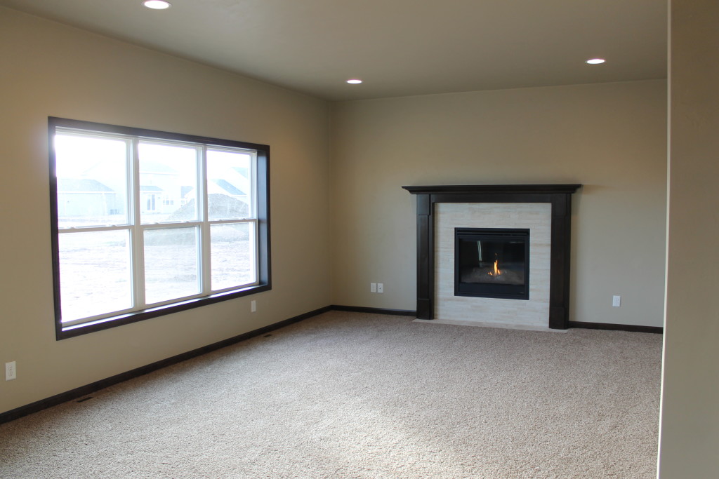 5335 fireplace on center wall in living room (2)