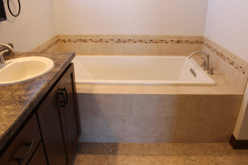 5348 master bath tub (2)