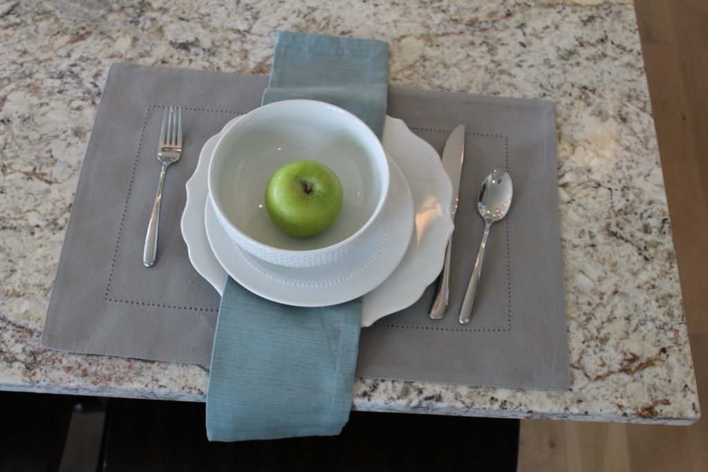 apples make great place settings