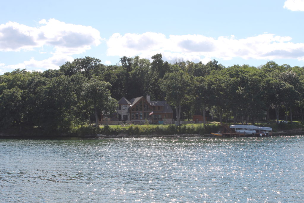 green-lake-wi-boat-tour-lodge-lake-side-cabin-2016