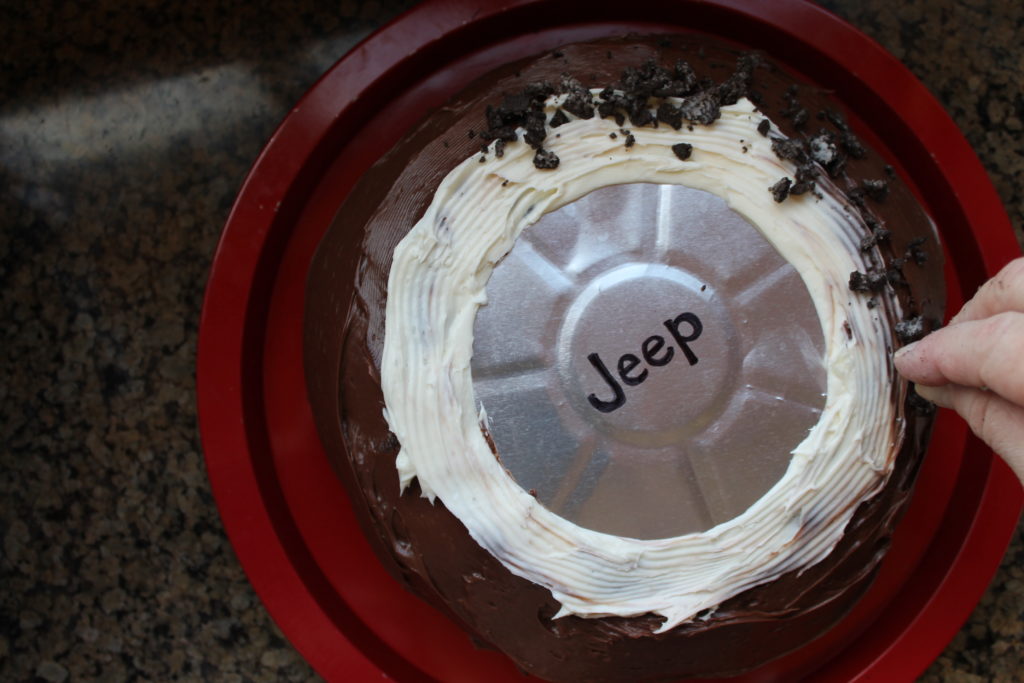 jeep-cake-adding-dirt