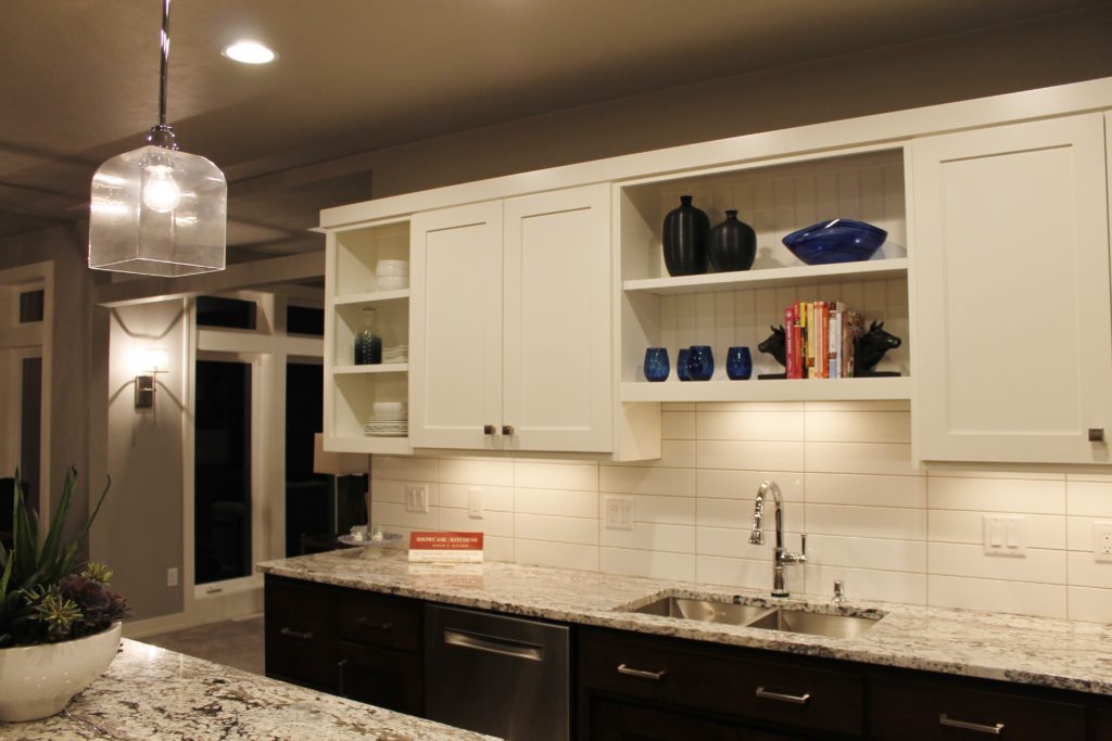 how to choose crown molding for kitchen cabinets