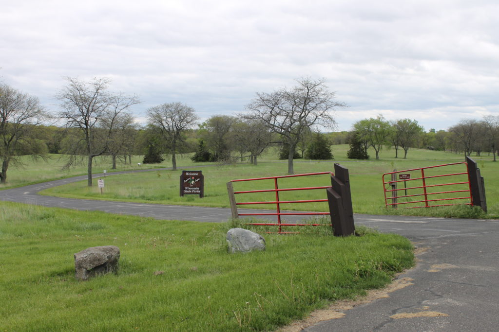 entrance-to-aztlan-state-park-wi-2016