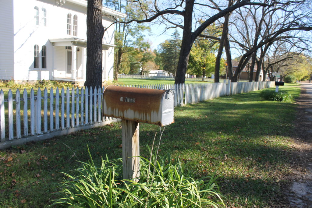 fall-comes-to-rural-wi-rusty-mailbox