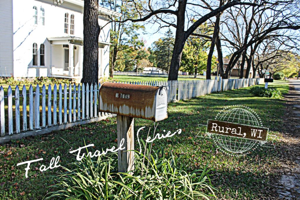 fall-travel-series-rural-wi-rusty-mailbox