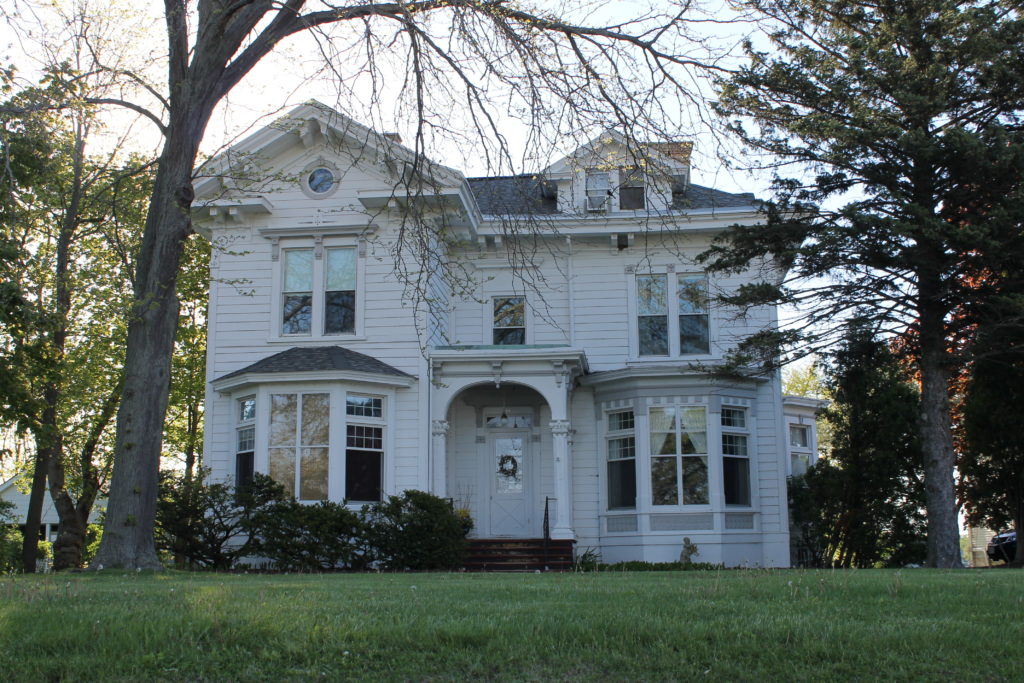 old-house-in-oconomowac