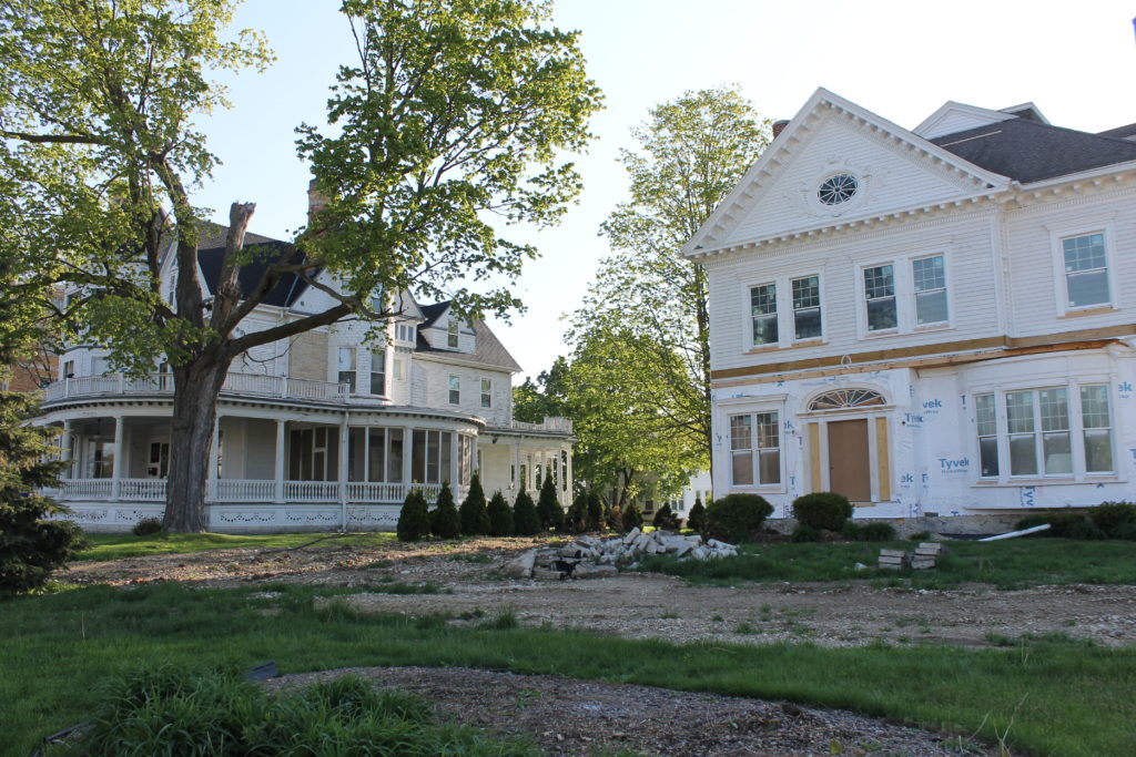 old-houses-under-construction-in-oconomowac