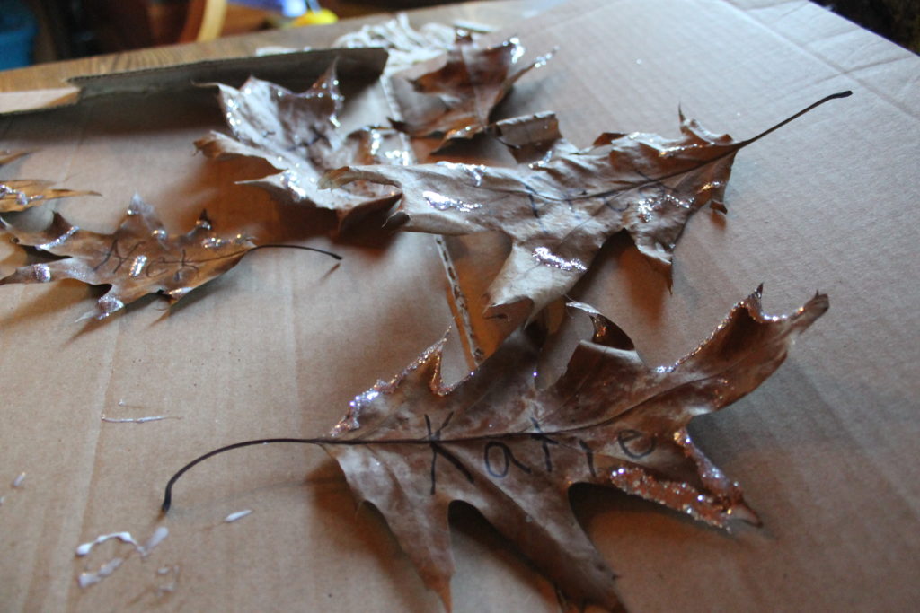 glittered-oak-leaves-for-thanksgiving-table-2