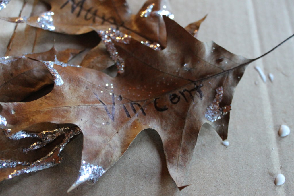 glittered-oak-leaves-vincent-2016